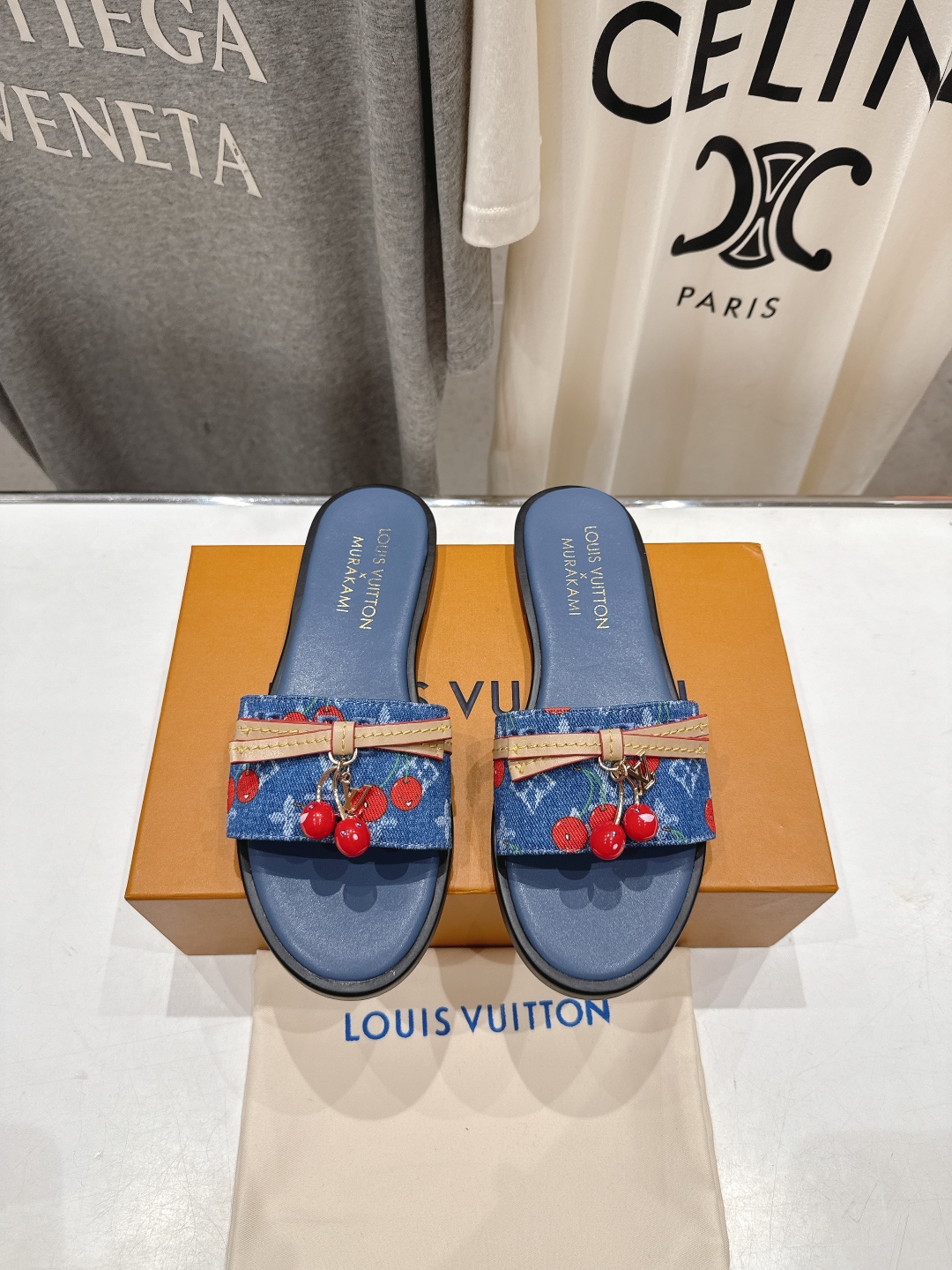 高版本出厂
  Louis Vuitton ss25 new arrival LV驴牌春夏系列新款平底沙
