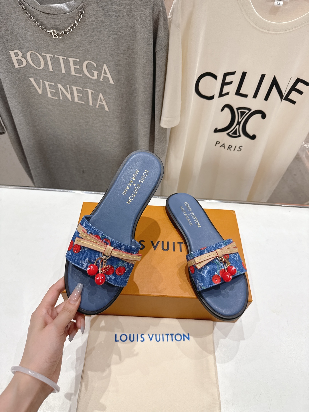 高版本出厂
  Louis Vuitton ss25 new arrival LV驴牌春夏系列新款平底沙