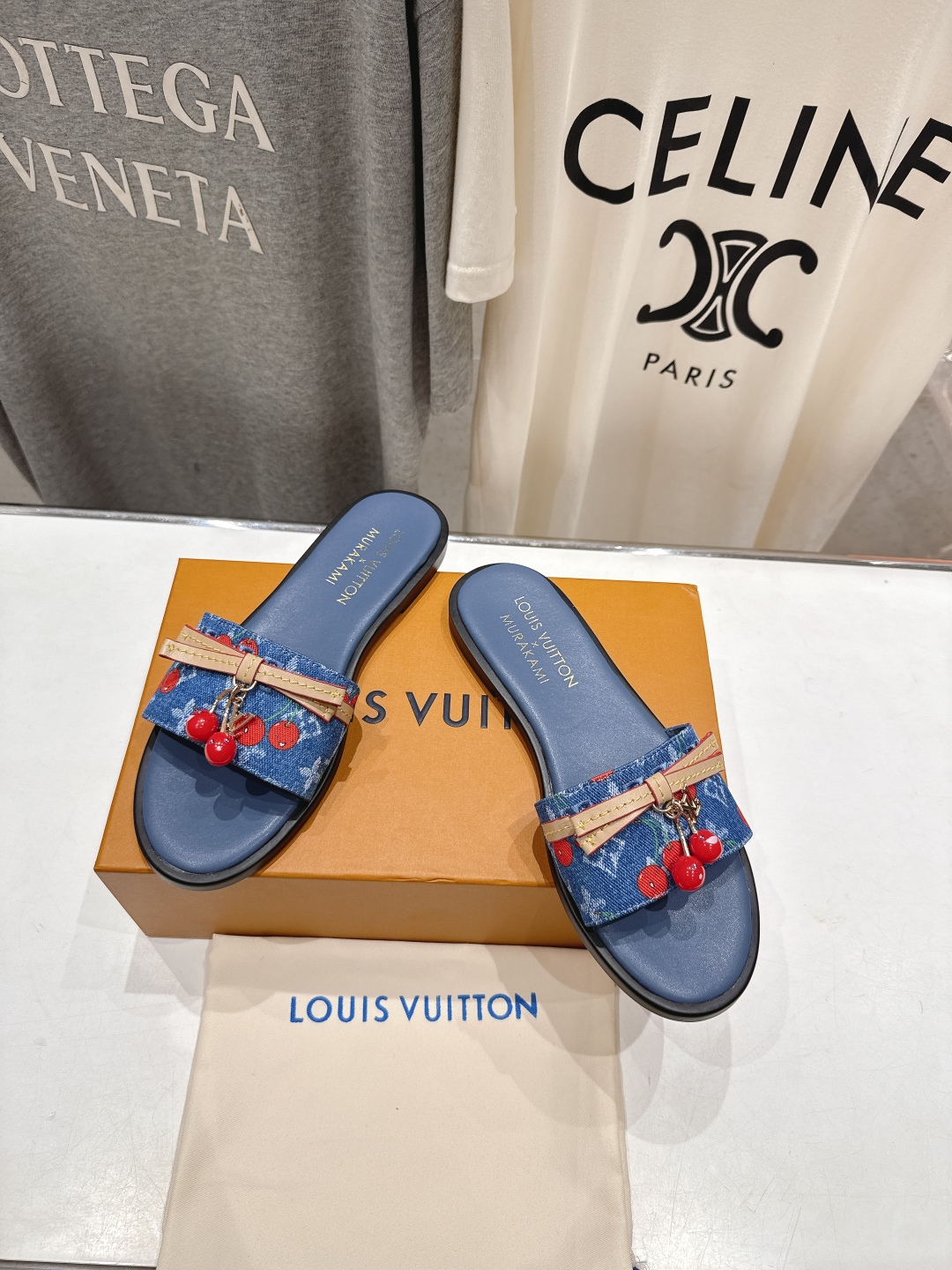 高版本出厂
  Louis Vuitton ss25 new arrival LV驴牌春夏系列新款平底沙
