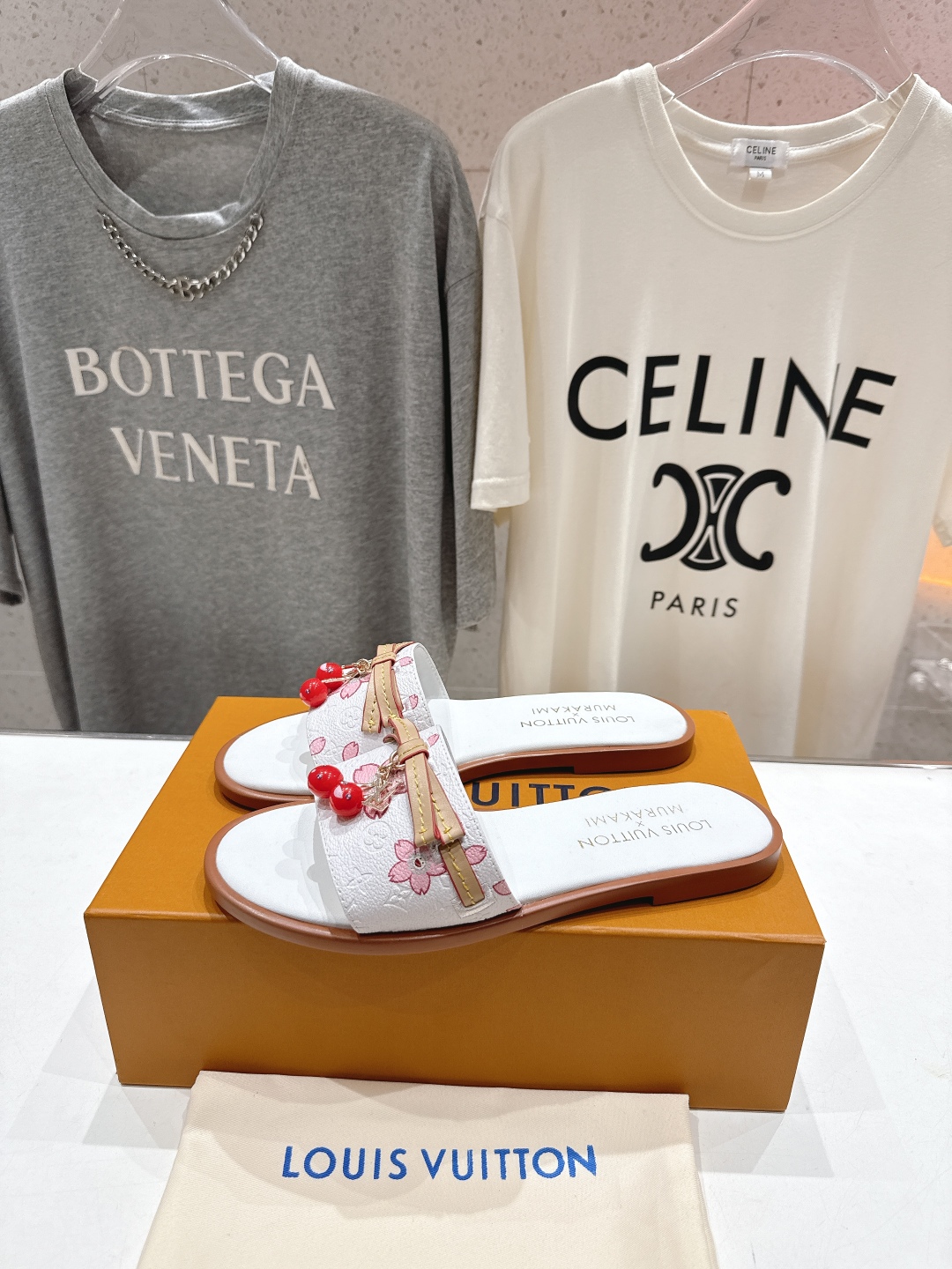 高版本出厂
  Louis Vuitton ss25 new arrival LV驴牌春夏系列新款平底沙