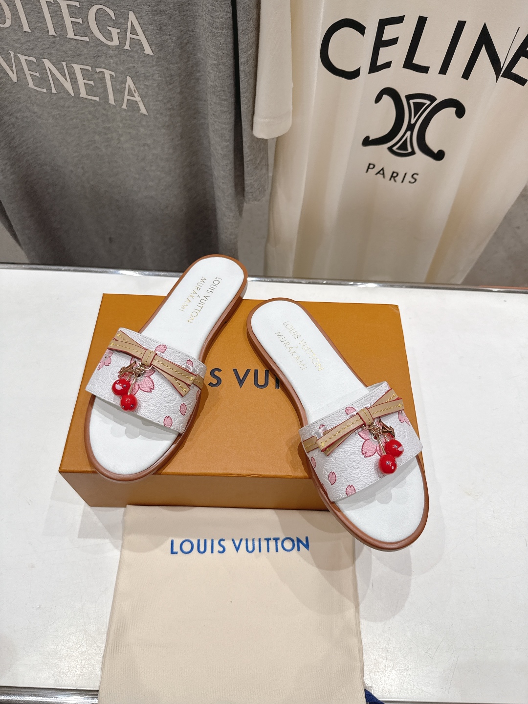 高版本出厂
  Louis Vuitton ss25 new arrival LV驴牌春夏系列新款平底沙