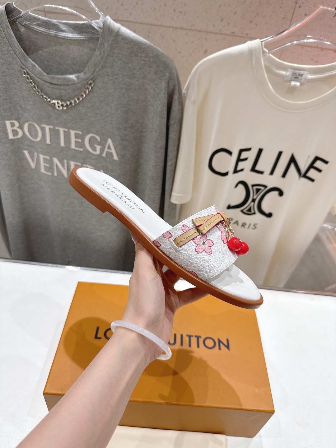 高版本出厂
  Louis Vuitton ss25 new arrival LV驴牌春夏系列新款平底沙