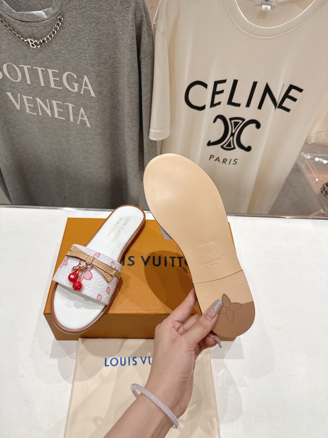 高版本出厂
  Louis Vuitton ss25 new arrival LV驴牌春夏系列新款平底沙