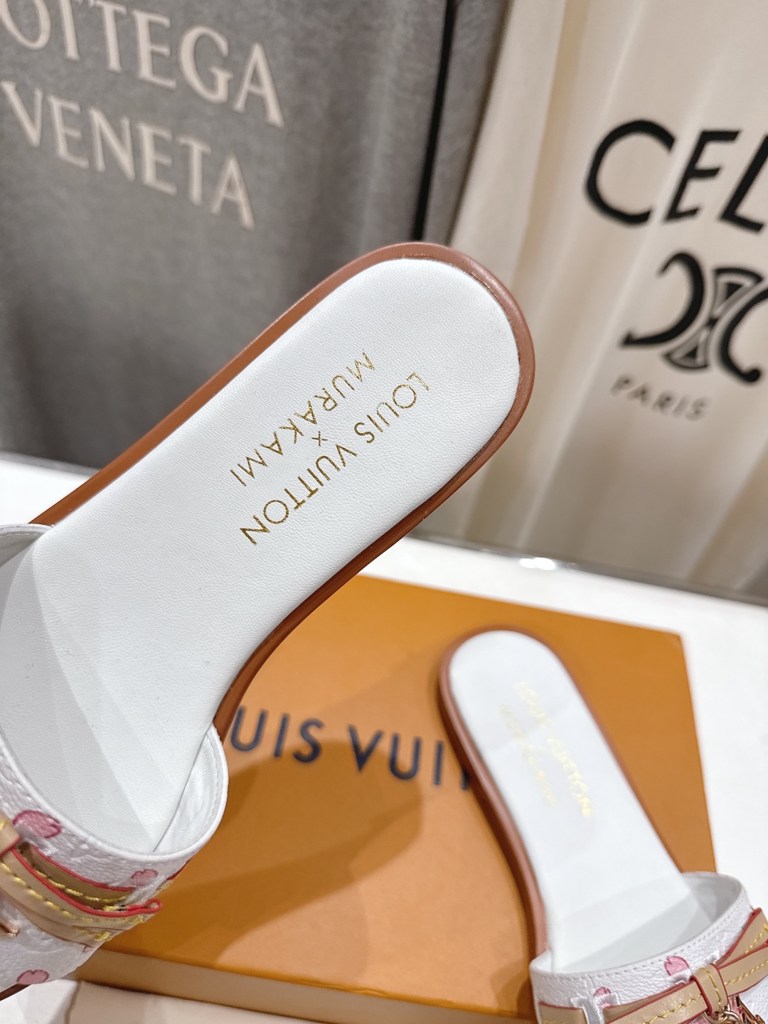 高版本出厂
  Louis Vuitton ss25 new arrival LV驴牌春夏系列新款平底沙