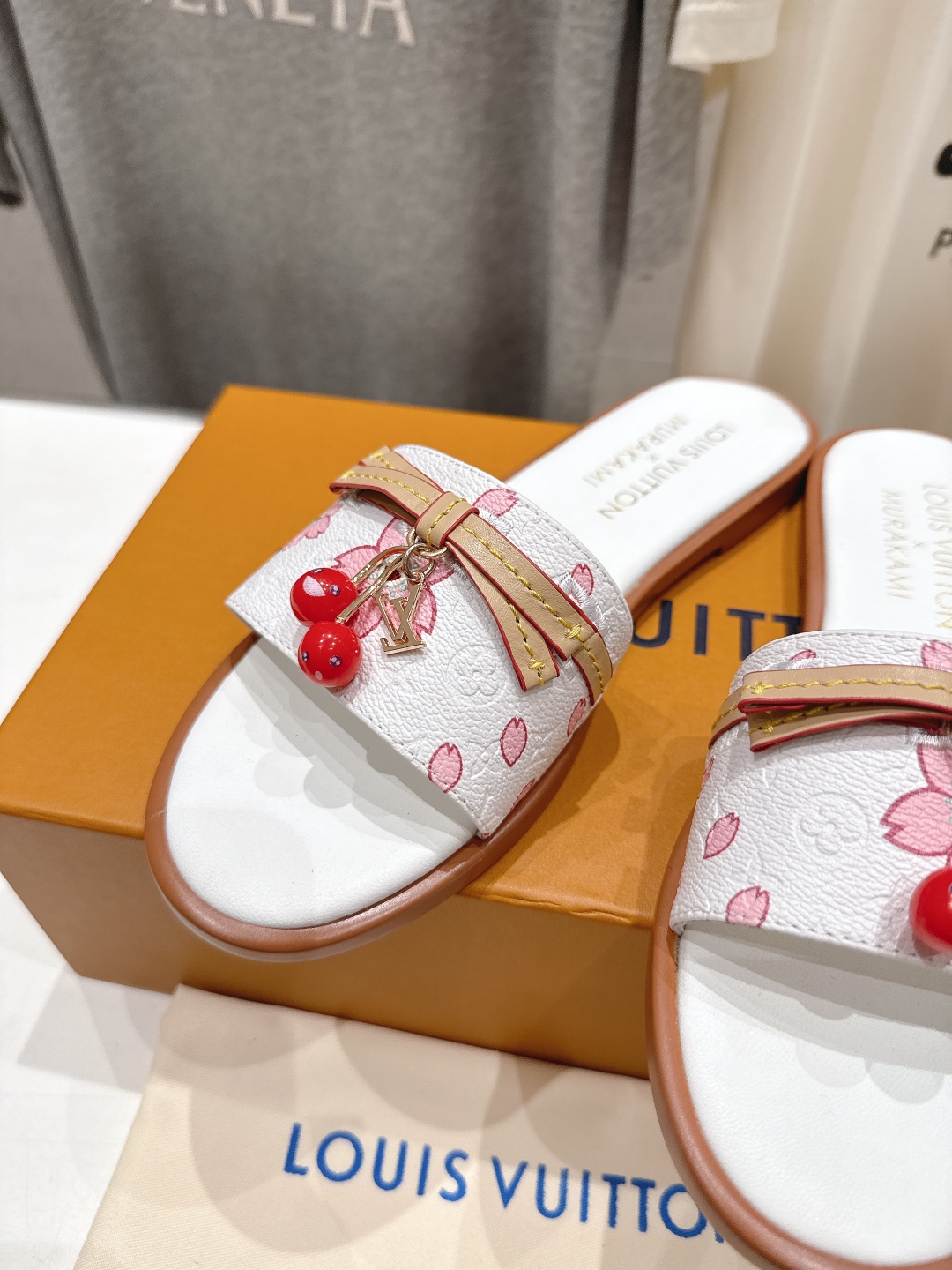 高版本出厂
  Louis Vuitton ss25 new arrival LV驴牌春夏系列新款平底沙