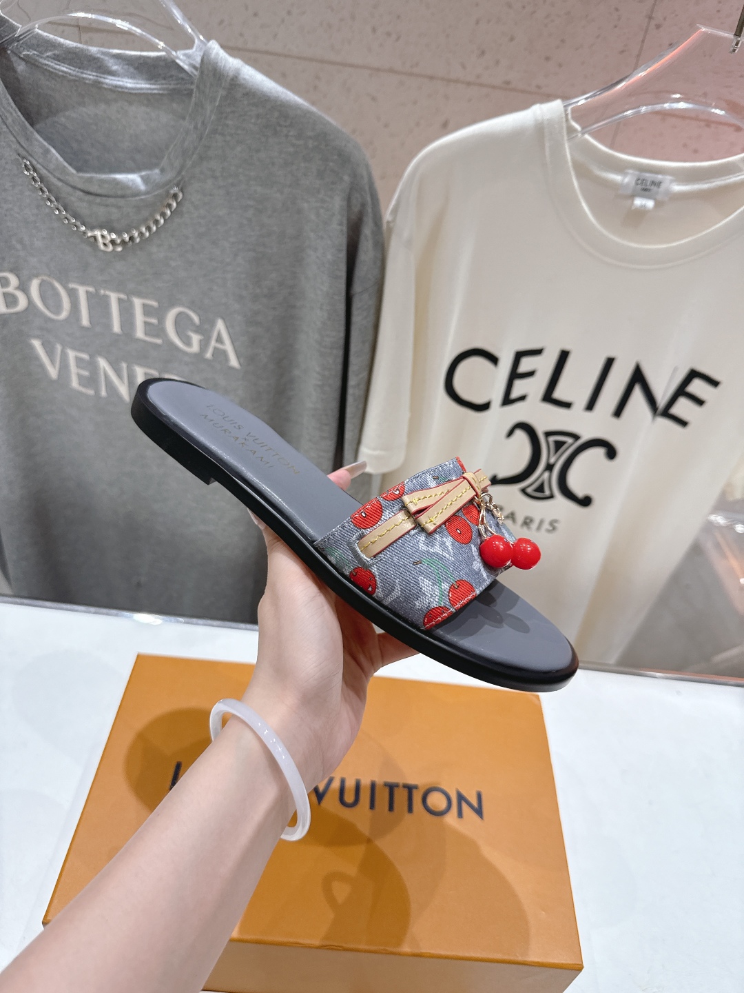 高版本出厂
  Louis Vuitton ss25 new arrival LV驴牌春夏系列新款平底沙
