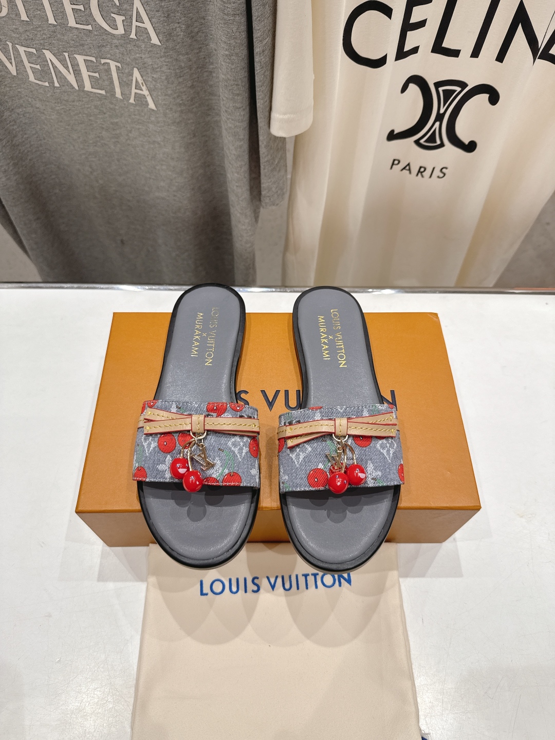 高版本出厂
  Louis Vuitton ss25 new arrival LV驴牌春夏系列新款平底沙