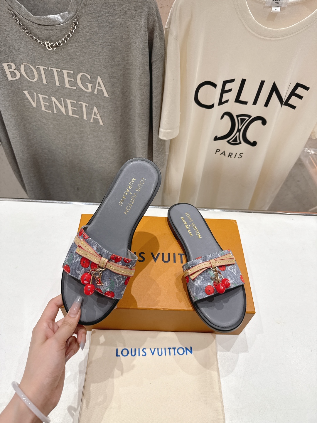 高版本出厂
  Louis Vuitton ss25 new arrival LV驴牌春夏系列新款平底沙