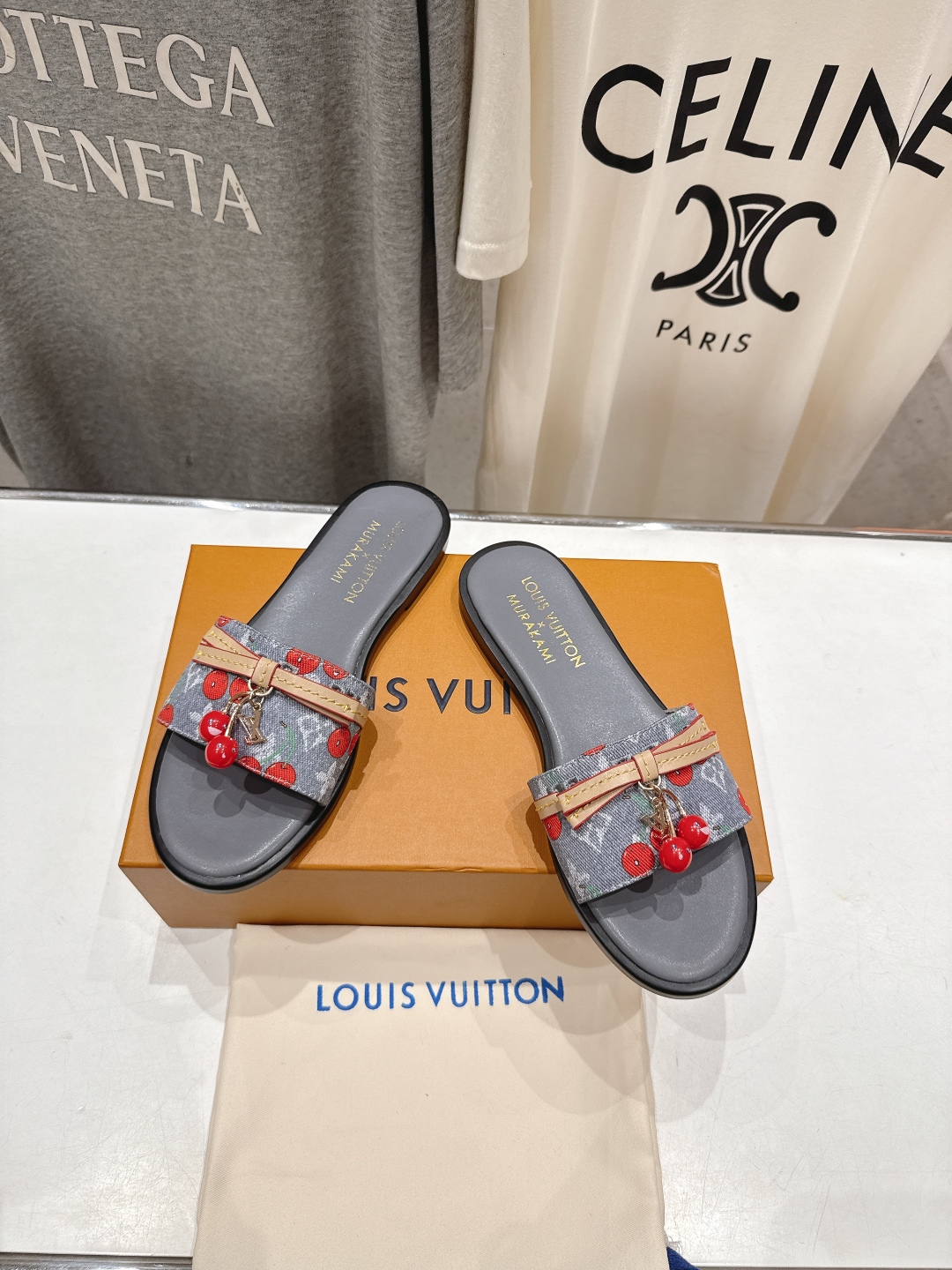 高版本出厂
  Louis Vuitton ss25 new arrival LV驴牌春夏系列新款平底沙