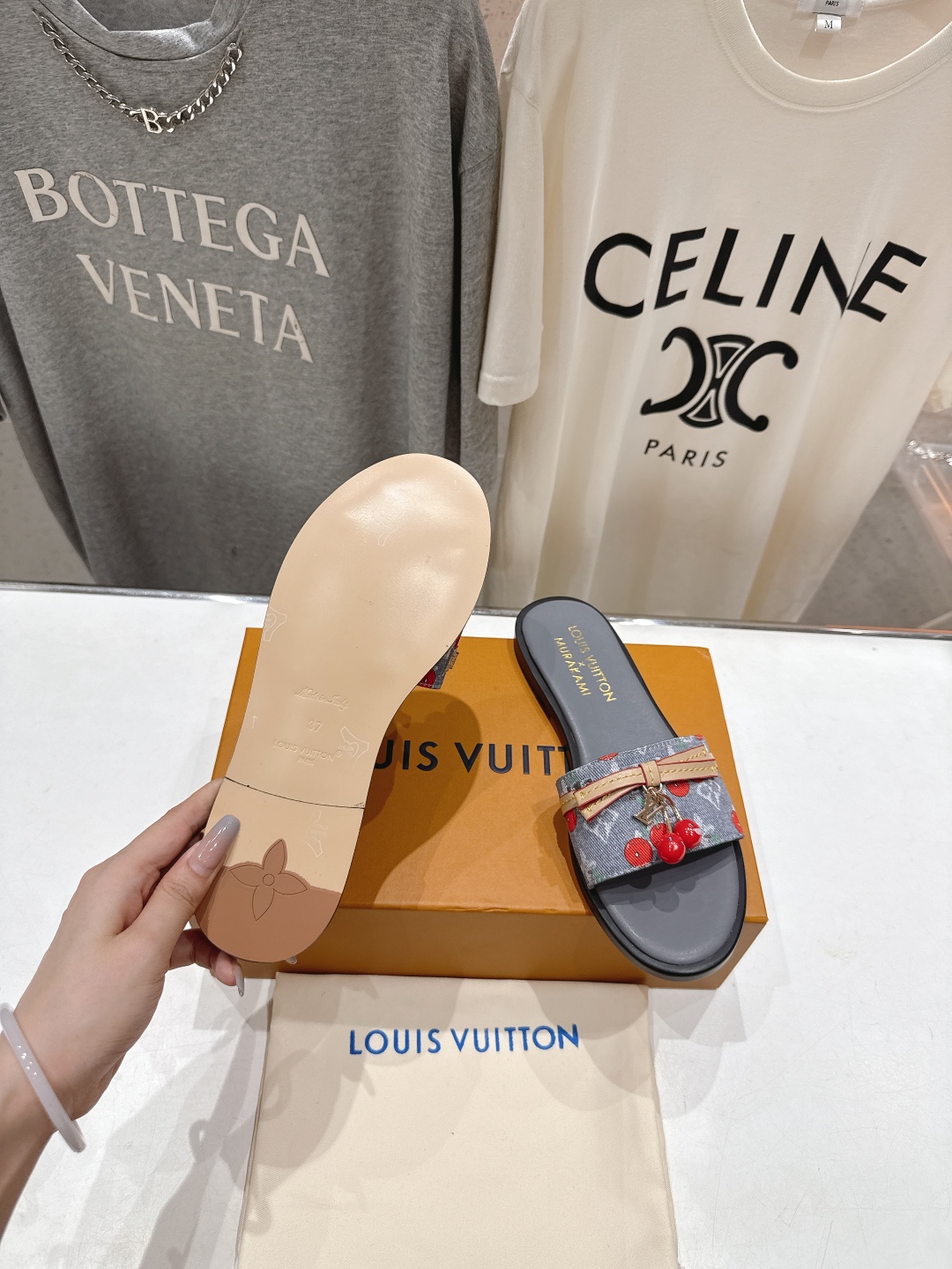 高版本出厂
  Louis Vuitton ss25 new arrival LV驴牌春夏系列新款平底沙