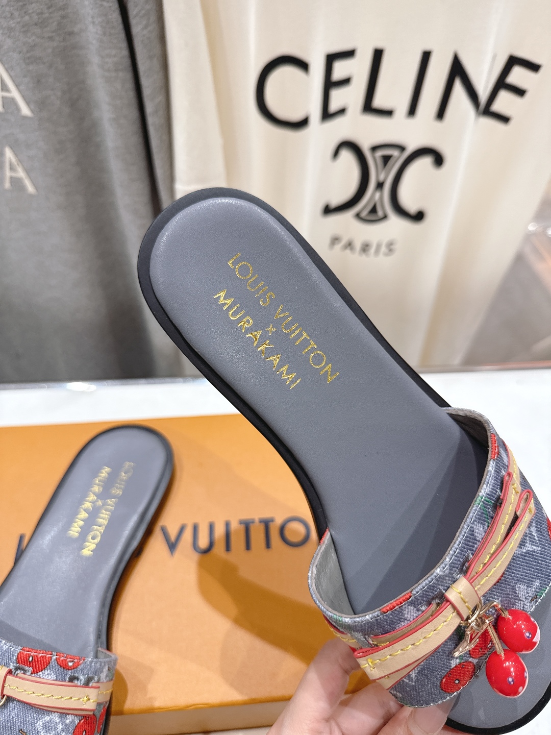 高版本出厂
  Louis Vuitton ss25 new arrival LV驴牌春夏系列新款平底沙