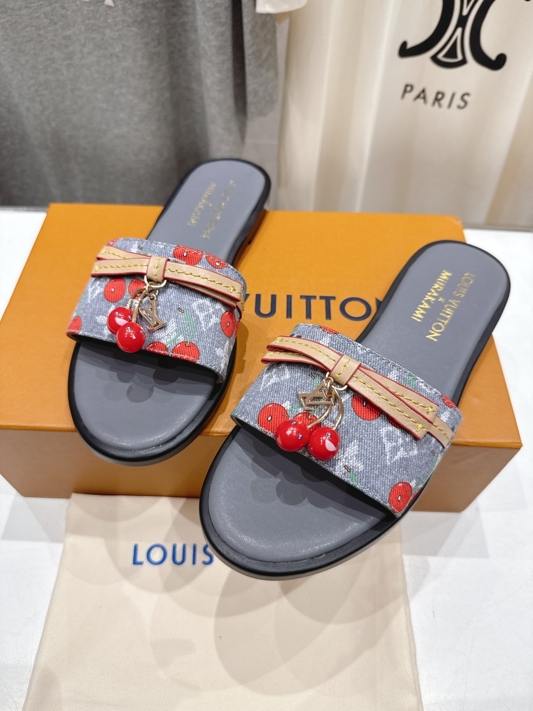 高版本出厂
  Louis Vuitton ss25 new arrival LV驴牌春夏系列新款平底沙
