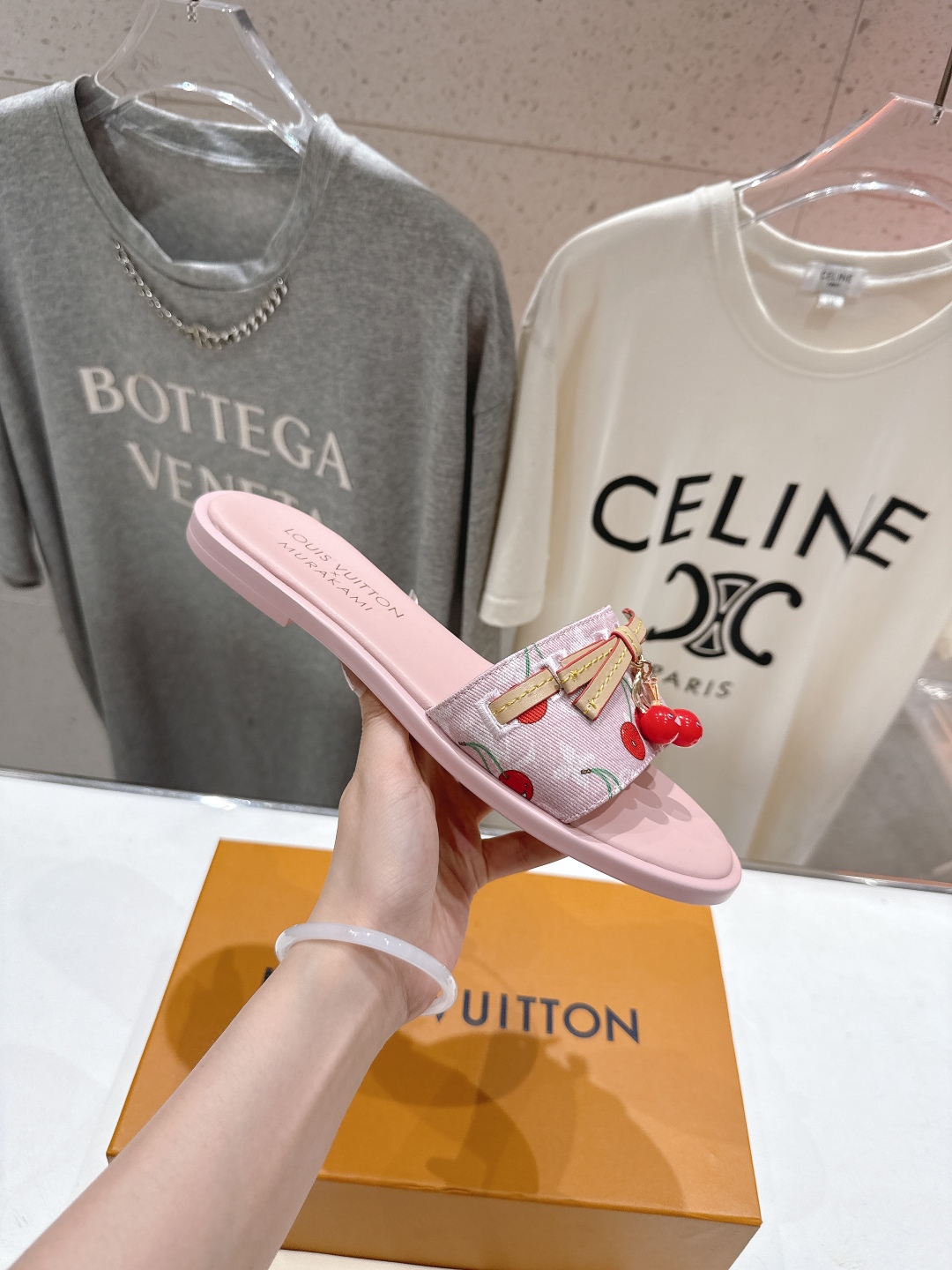 高版本出厂
  Louis Vuitton ss25 new arrival LV驴牌春夏系列新款平底沙