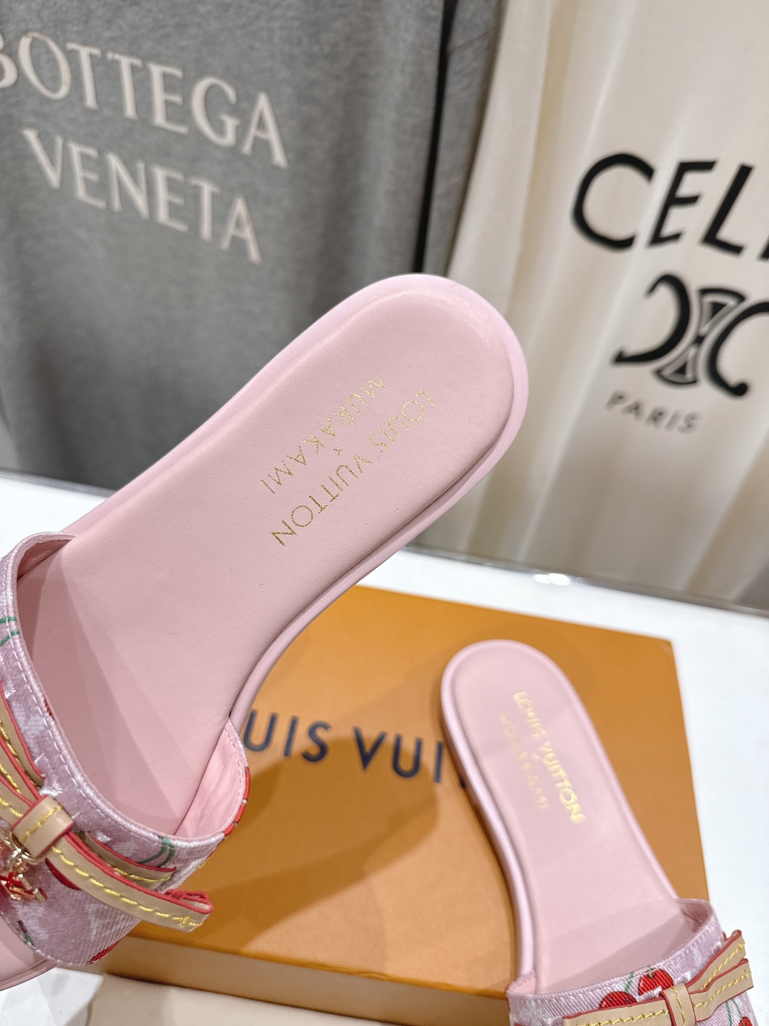 高版本出厂
  Louis Vuitton ss25 new arrival LV驴牌春夏系列新款平底沙