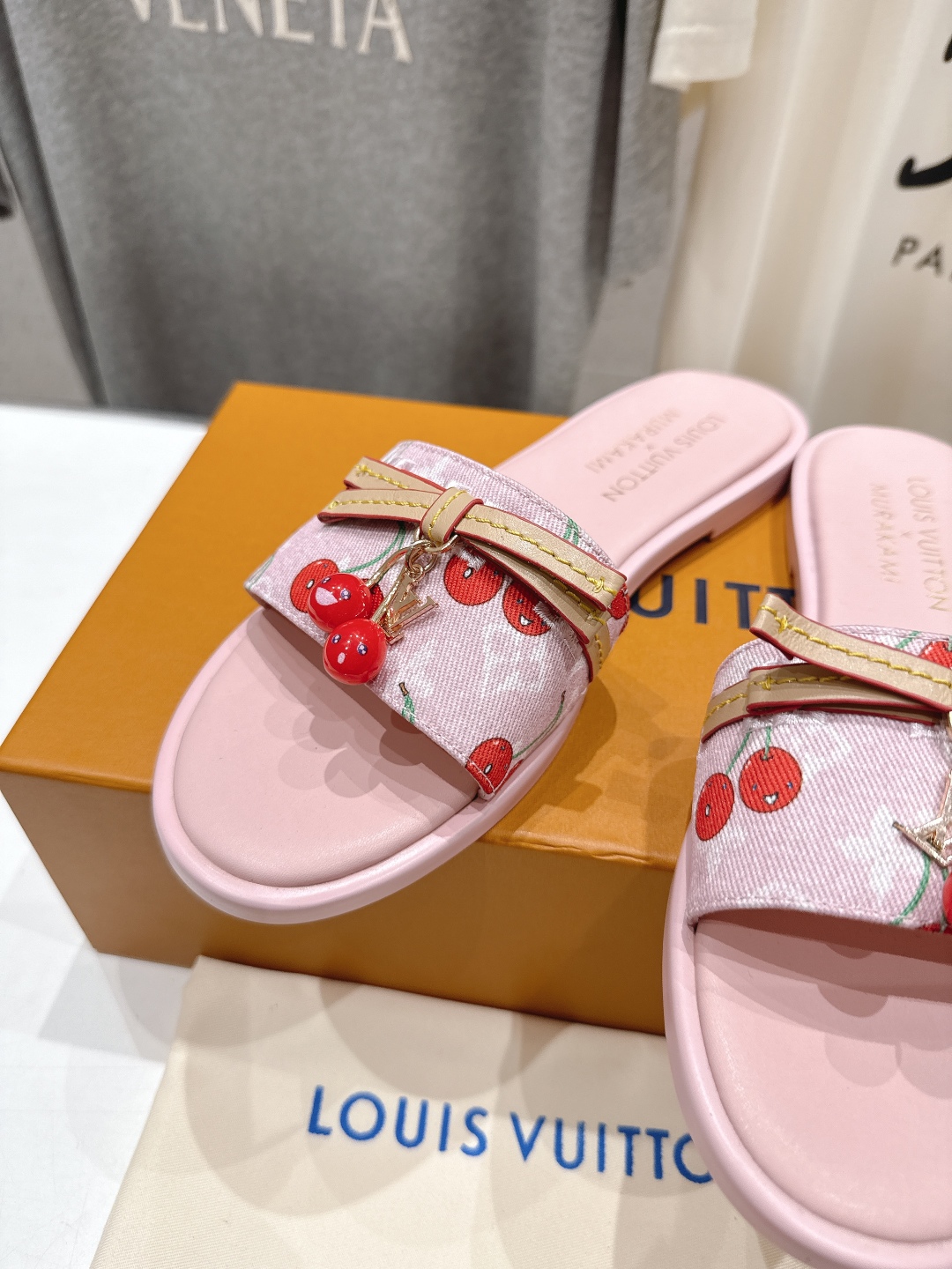 高版本出厂
  Louis Vuitton ss25 new arrival LV驴牌春夏系列新款平底沙