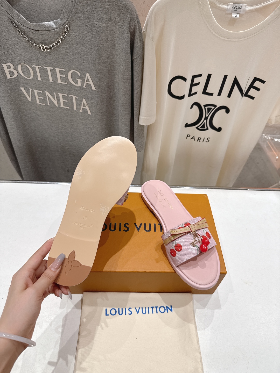 高版本出厂
  Louis Vuitton ss25 new arrival LV驴牌春夏系列新款平底沙