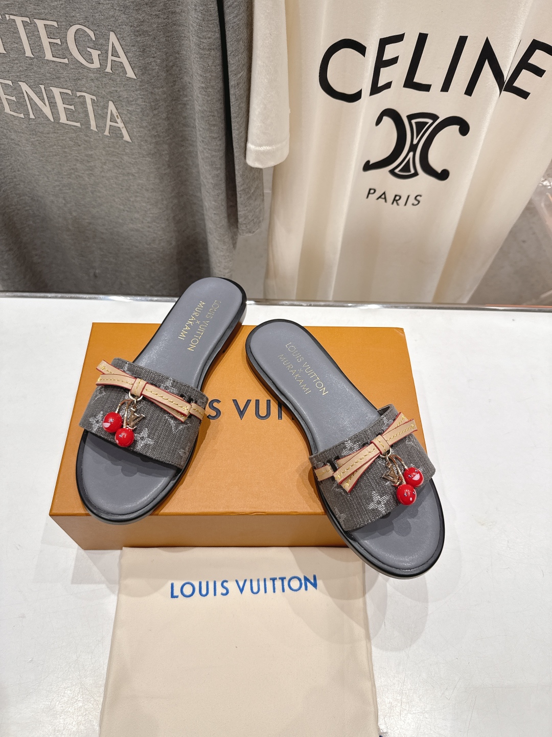 高版本出厂
  Louis Vuitton ss25 new arrival LV驴牌春夏系列新款平底沙
