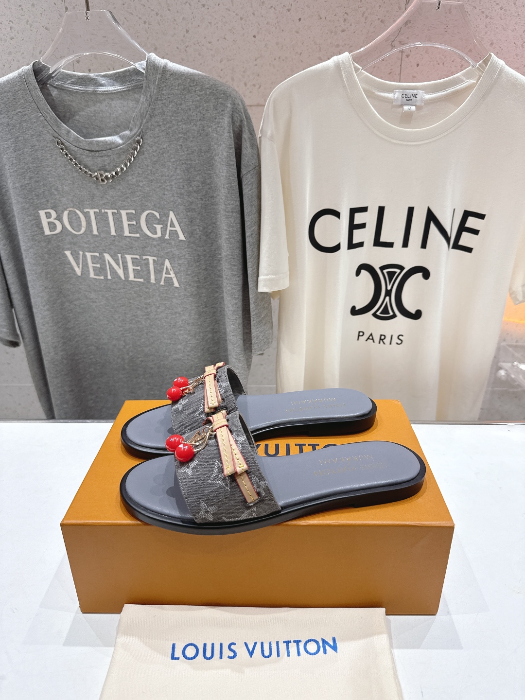高版本出厂
  Louis Vuitton ss25 new arrival LV驴牌春夏系列新款平底沙