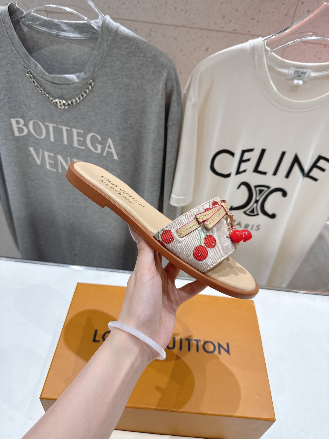 高版本出厂
  Louis Vuitton ss25 new arrival LV驴牌春夏系列新款平底沙