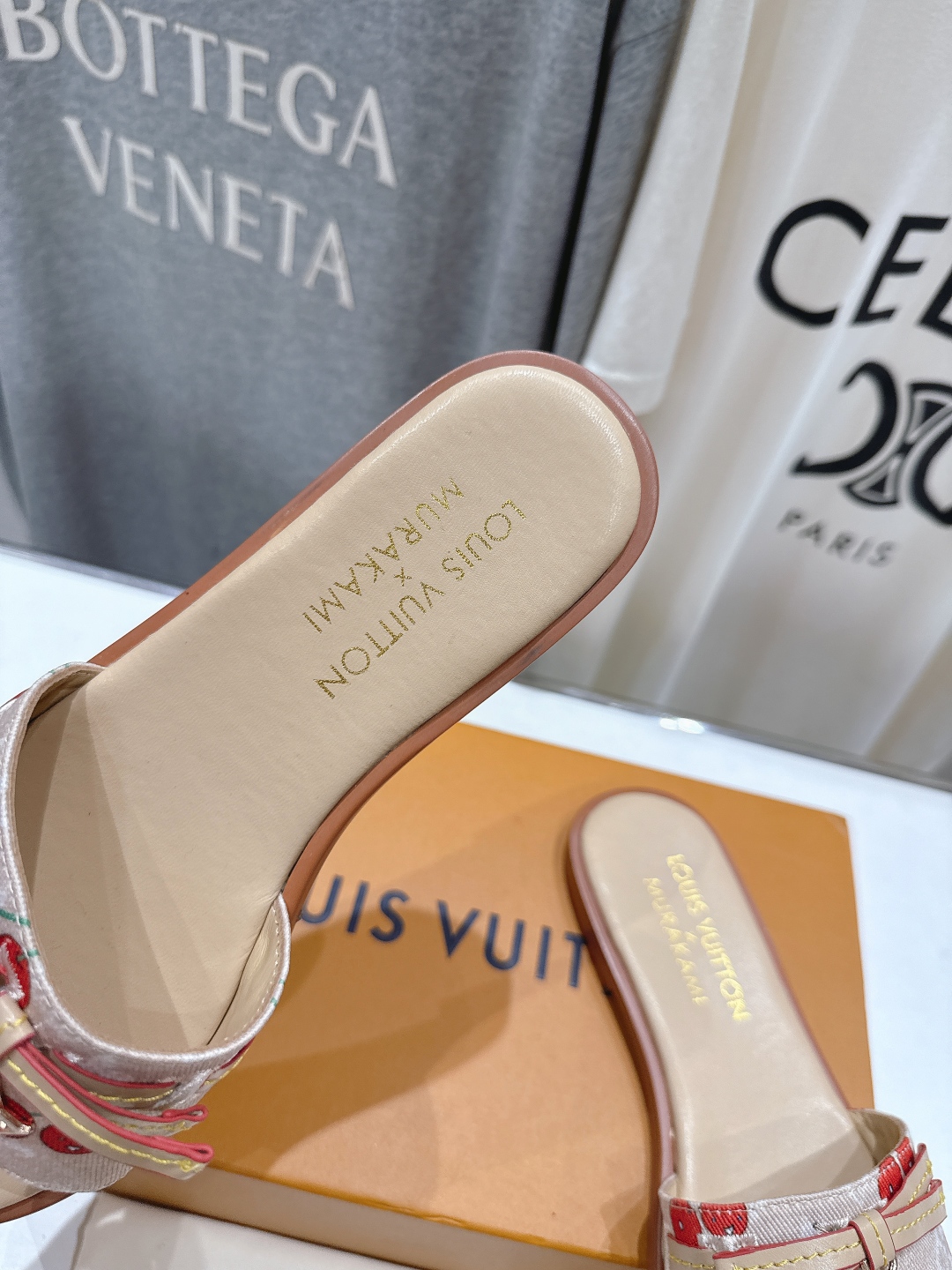 高版本出厂
  Louis Vuitton ss25 new arrival LV驴牌春夏系列新款平底沙