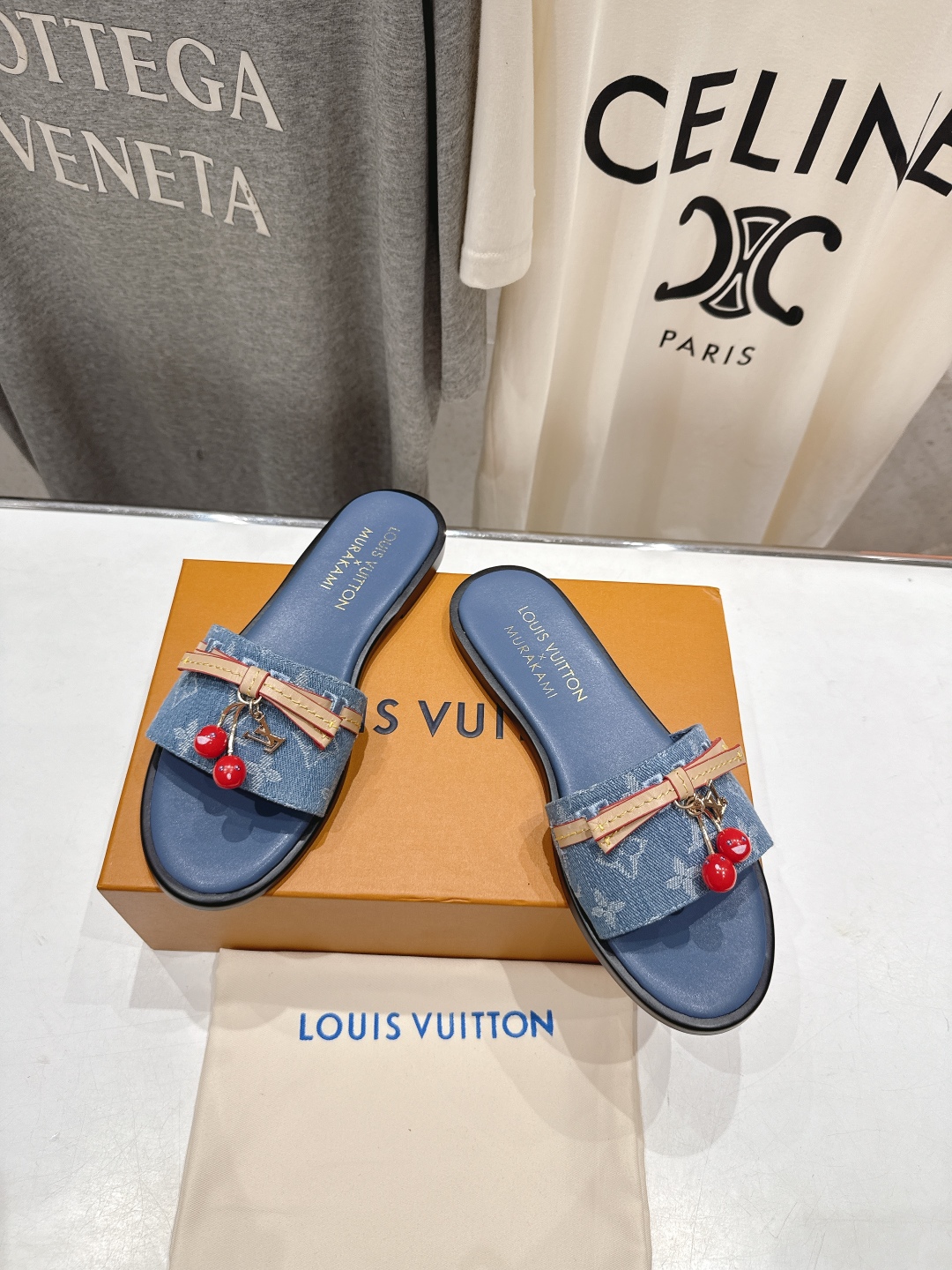 高版本出厂
  Louis Vuitton ss25 new arrival LV驴牌春夏系列新款平底沙