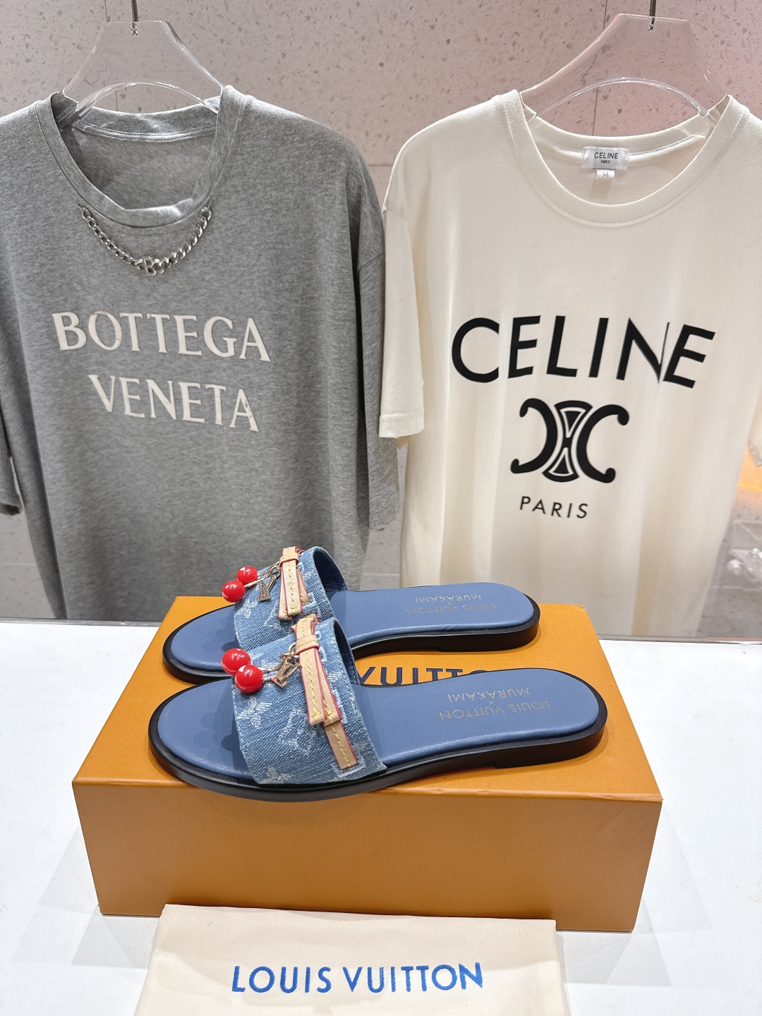 高版本出厂
  Louis Vuitton ss25 new arrival LV驴牌春夏系列新款平底沙