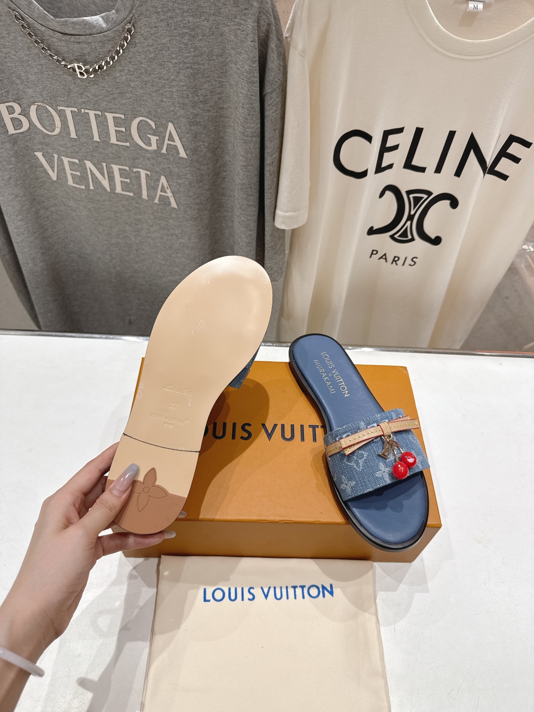 高版本出厂
  Louis Vuitton ss25 new arrival LV驴牌春夏系列新款平底沙