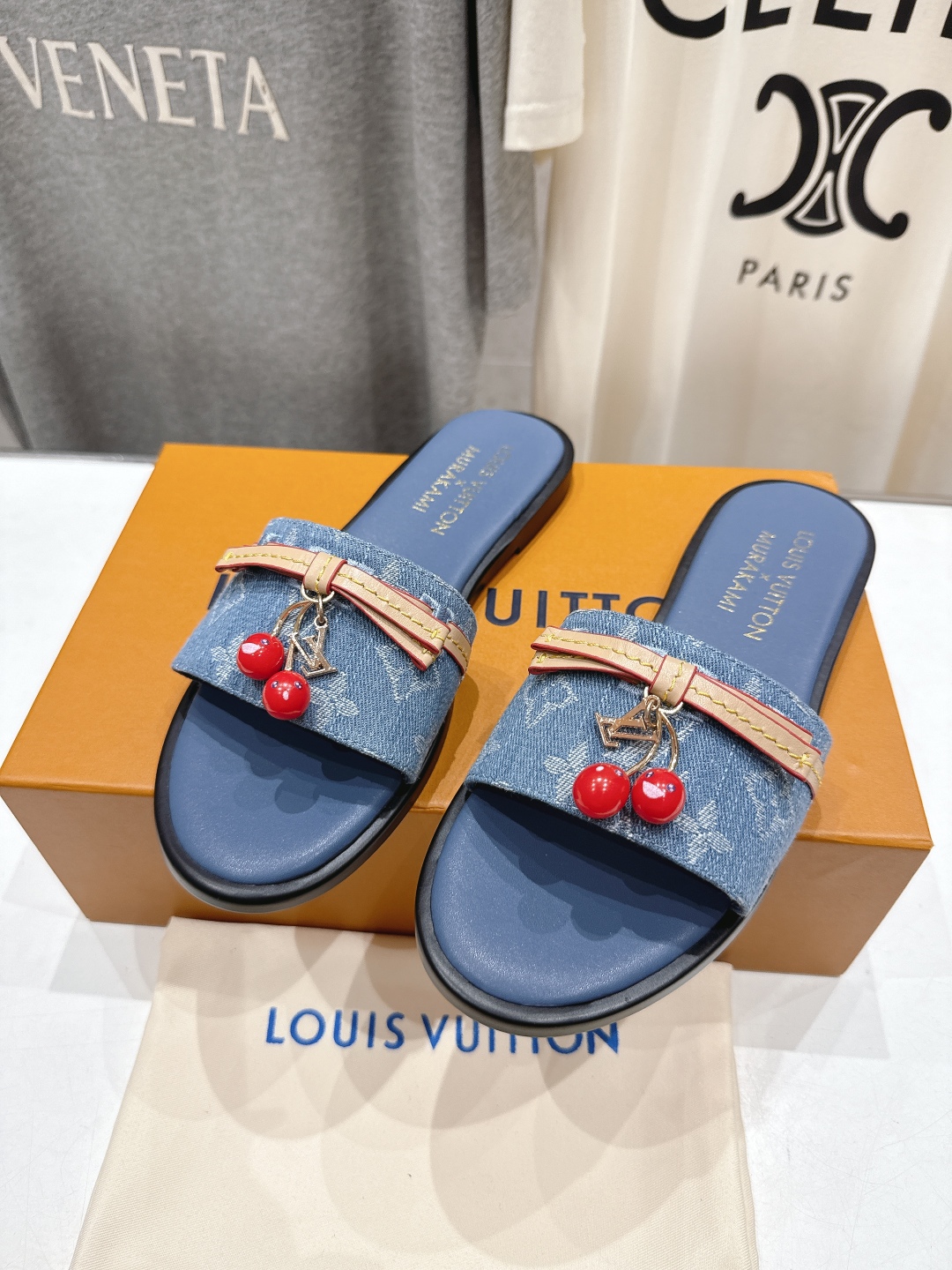 高版本出厂
  Louis Vuitton ss25 new arrival LV驴牌春夏系列新款平底沙