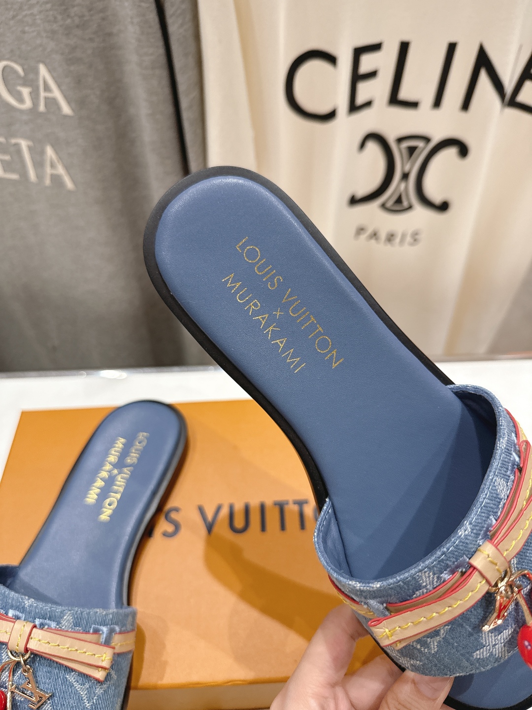 高版本出厂
  Louis Vuitton ss25 new arrival LV驴牌春夏系列新款平底沙