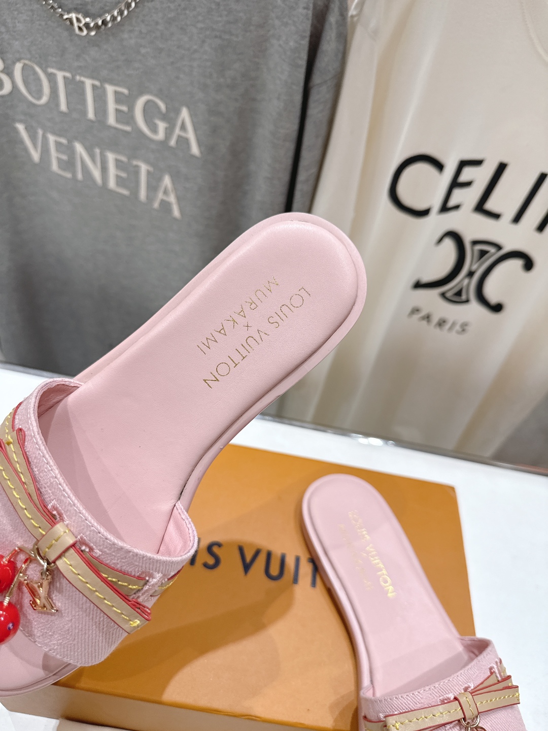 高版本出厂
  Louis Vuitton ss25 new arrival LV驴牌春夏系列新款平底沙