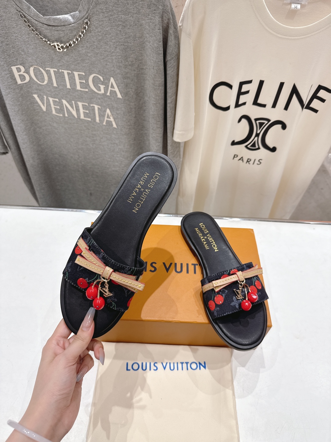 高版本出厂
  Louis Vuitton ss25 new arrival LV驴牌春夏系列新款平底沙