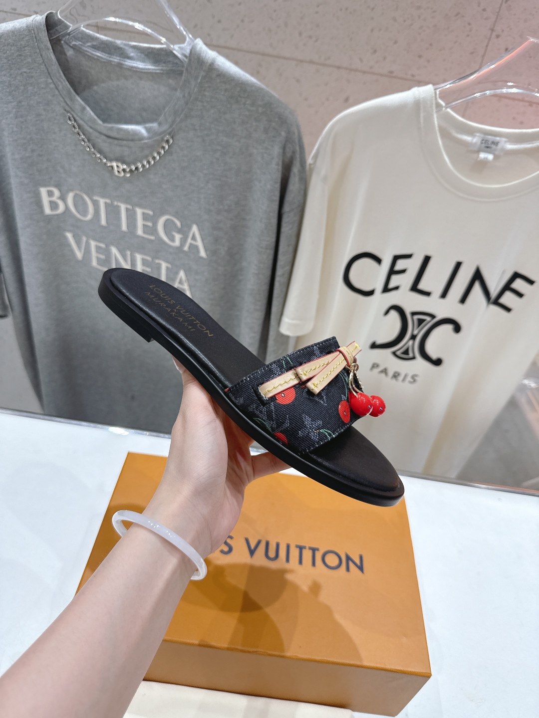 高版本出厂
  Louis Vuitton ss25 new arrival LV驴牌春夏系列新款平底沙