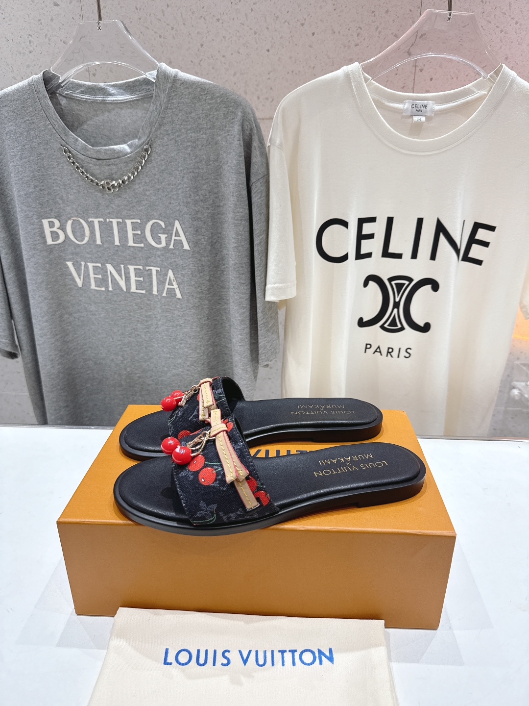 高版本出厂
  Louis Vuitton ss25 new arrival LV驴牌春夏系列新款平底沙