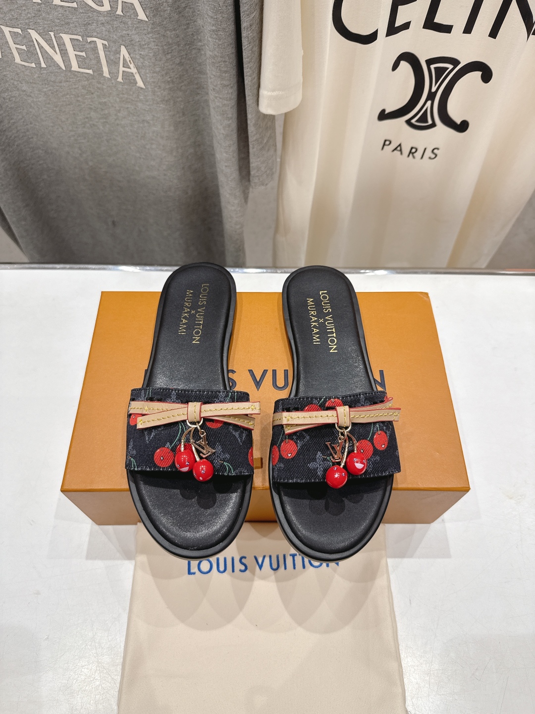 高版本出厂
  Louis Vuitton ss25 new arrival LV驴牌春夏系列新款平底沙