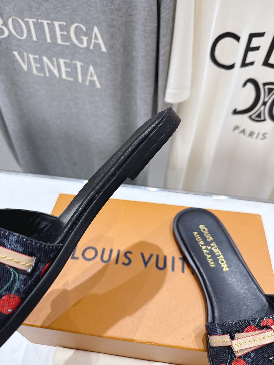 高版本出厂
  Louis Vuitton ss25 new arrival LV驴牌春夏系列新款平底沙