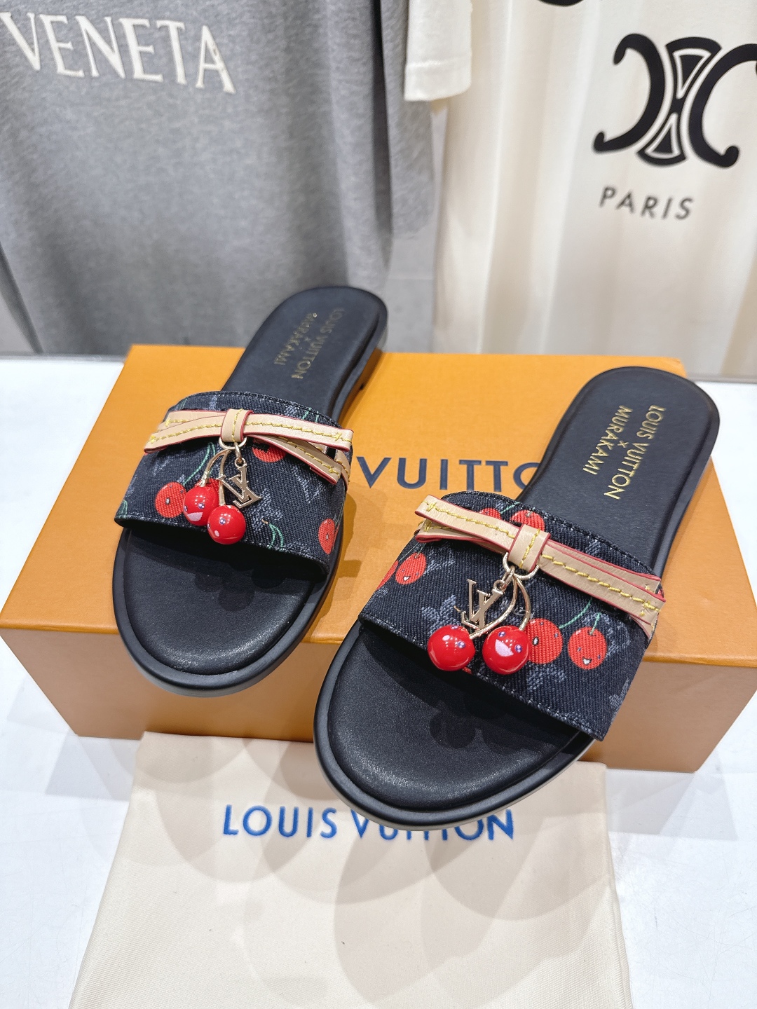 高版本出厂
  Louis Vuitton ss25 new arrival LV驴牌春夏系列新款平底沙