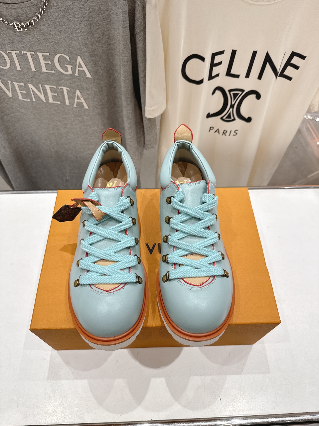 高版本出厂
  LOUIS VUITTON  ss25 LV驴牌春夏新款厚底系带大头鞋休闲鞋乐福鞋
本款