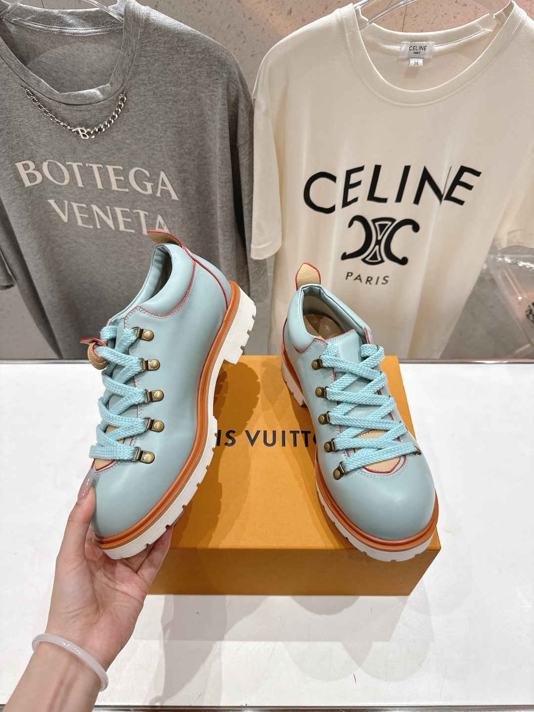 高版本出厂
  LOUIS VUITTON  ss25 LV驴牌春夏新款厚底系带大头鞋休闲鞋乐福鞋
本款