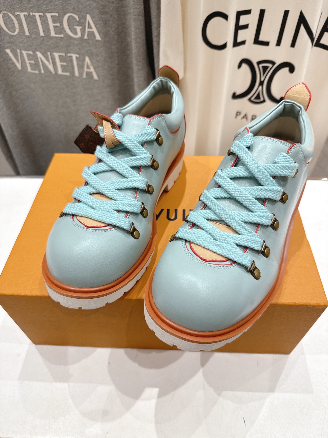 高版本出厂
  LOUIS VUITTON  ss25 LV驴牌春夏新款厚底系带大头鞋休闲鞋乐福鞋
本款
