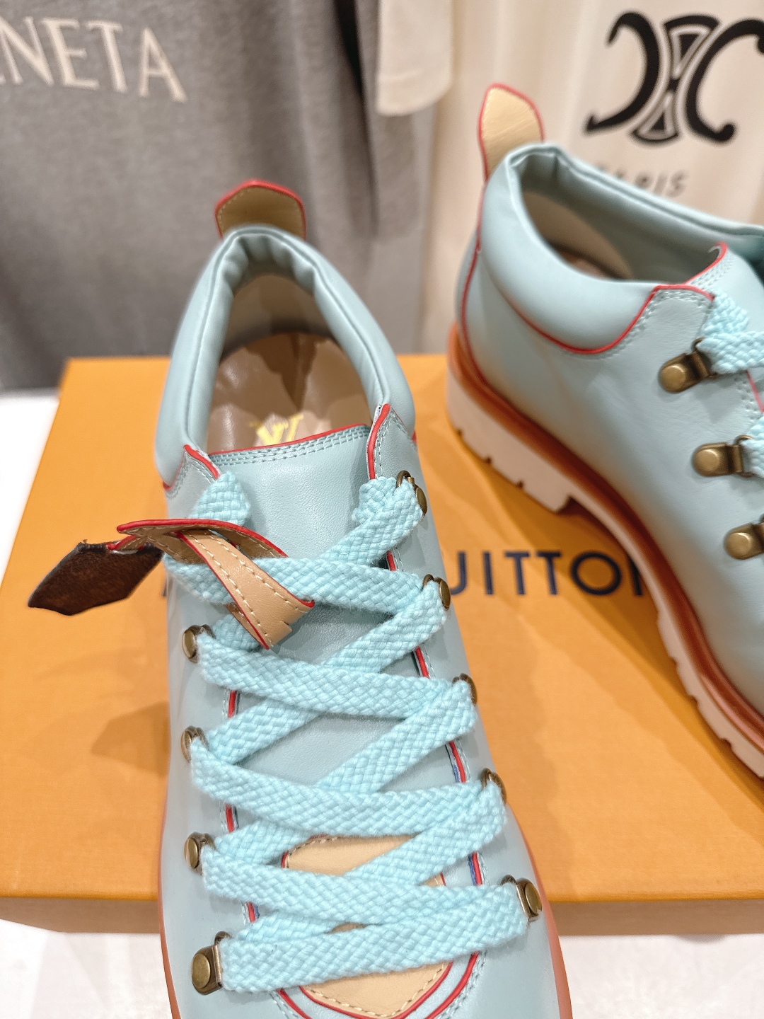 高版本出厂
  LOUIS VUITTON  ss25 LV驴牌春夏新款厚底系带大头鞋休闲鞋乐福鞋
本款