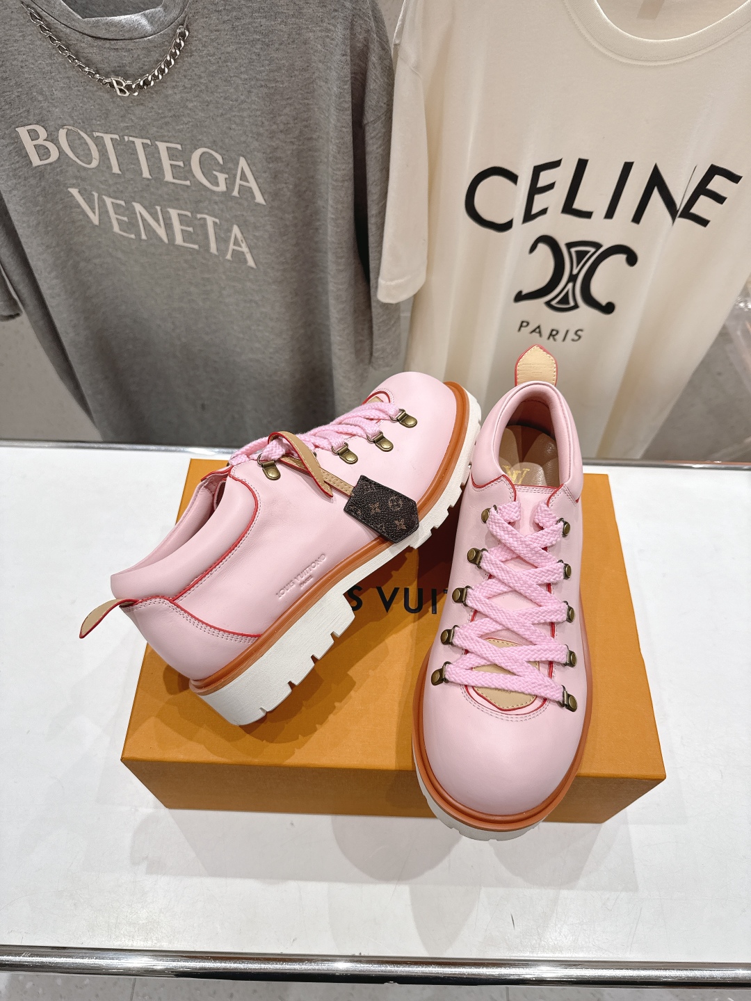 高版本出厂
  LOUIS VUITTON  ss25 LV驴牌春夏新款厚底系带大头鞋休闲鞋乐福鞋
本款