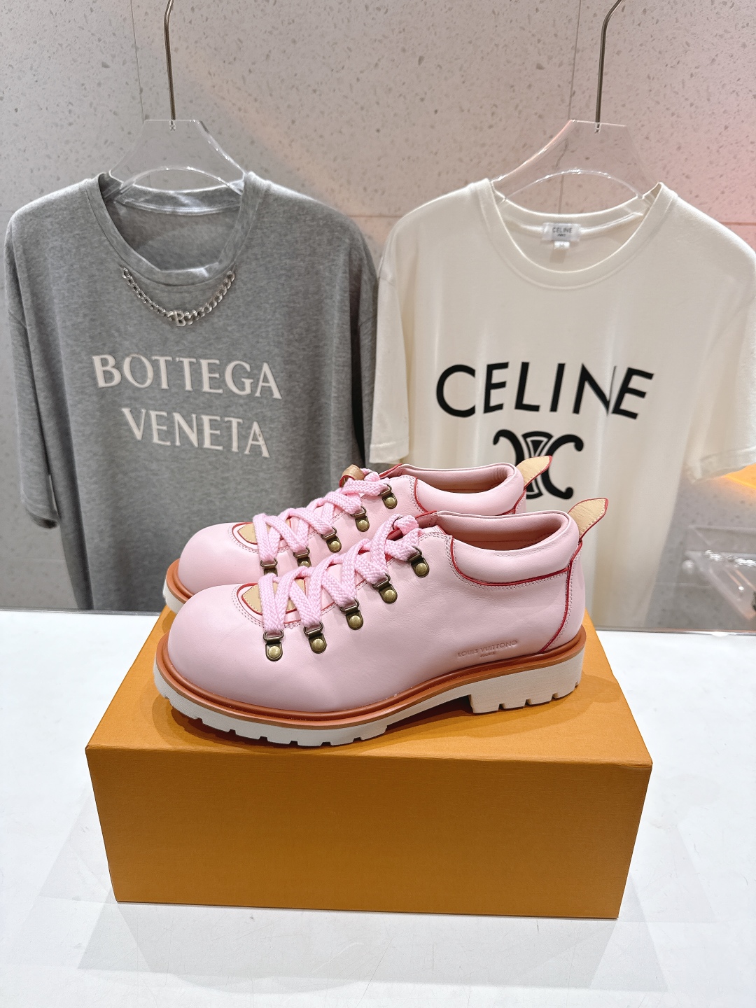 高版本出厂
  LOUIS VUITTON  ss25 LV驴牌春夏新款厚底系带大头鞋休闲鞋乐福鞋
本款