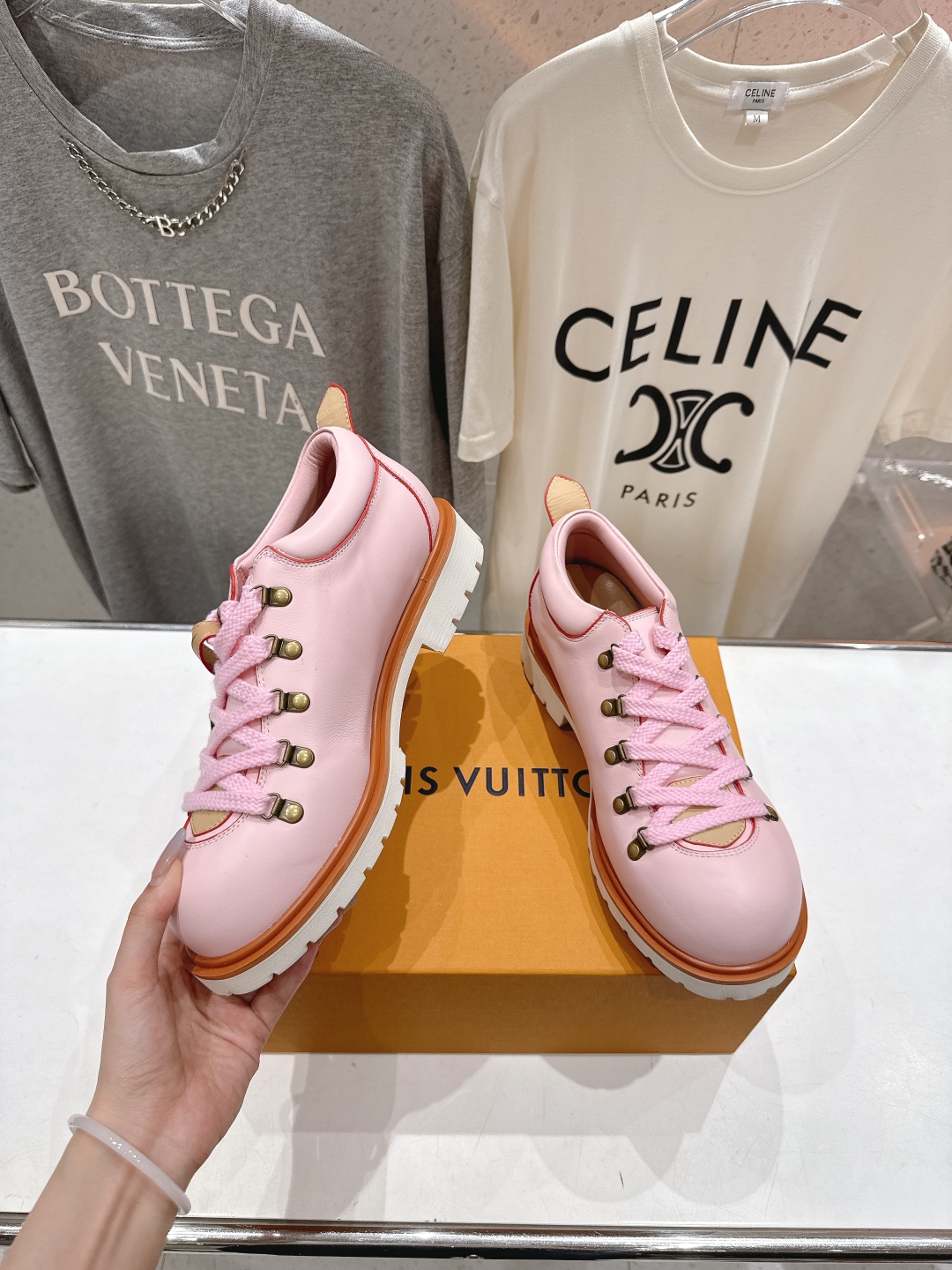 高版本出厂
  LOUIS VUITTON  ss25 LV驴牌春夏新款厚底系带大头鞋休闲鞋乐福鞋
本款