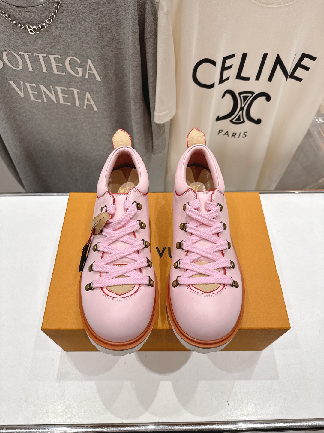 高版本出厂
  LOUIS VUITTON  ss25 LV驴牌春夏新款厚底系带大头鞋休闲鞋乐福鞋
本款
