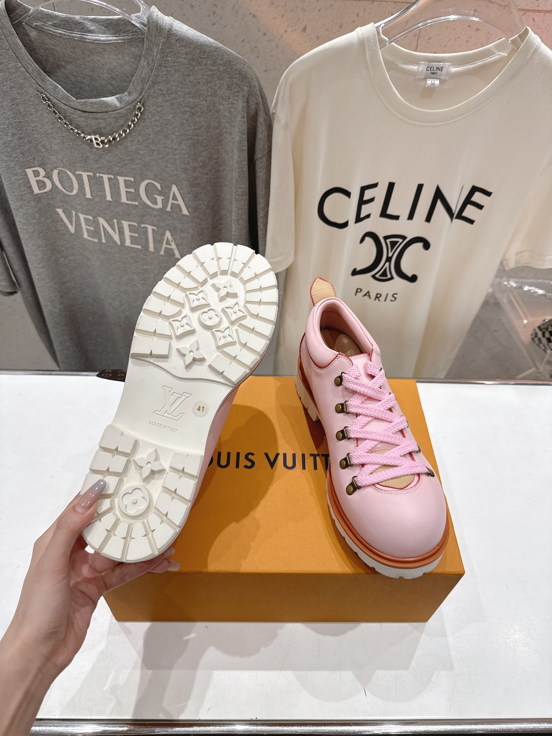 高版本出厂
  LOUIS VUITTON  ss25 LV驴牌春夏新款厚底系带大头鞋休闲鞋乐福鞋
本款