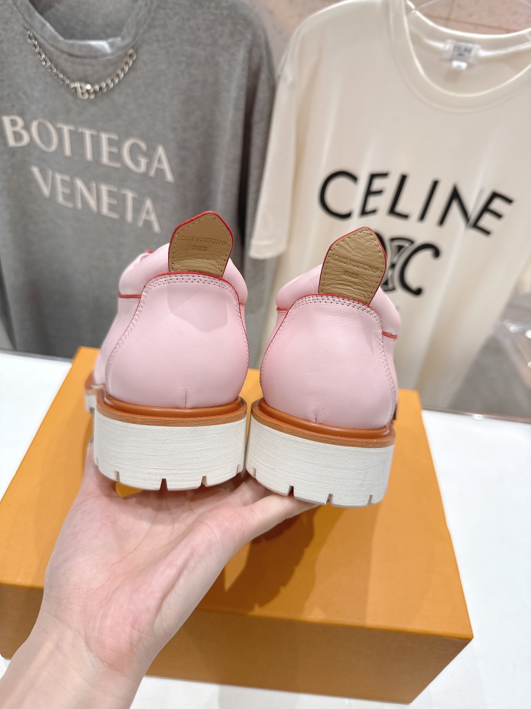 高版本出厂
  LOUIS VUITTON  ss25 LV驴牌春夏新款厚底系带大头鞋休闲鞋乐福鞋
本款