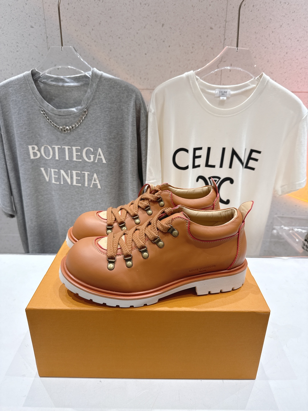 高版本出厂
  LOUIS VUITTON  ss25 LV驴牌春夏新款厚底系带大头鞋休闲鞋乐福鞋
本款