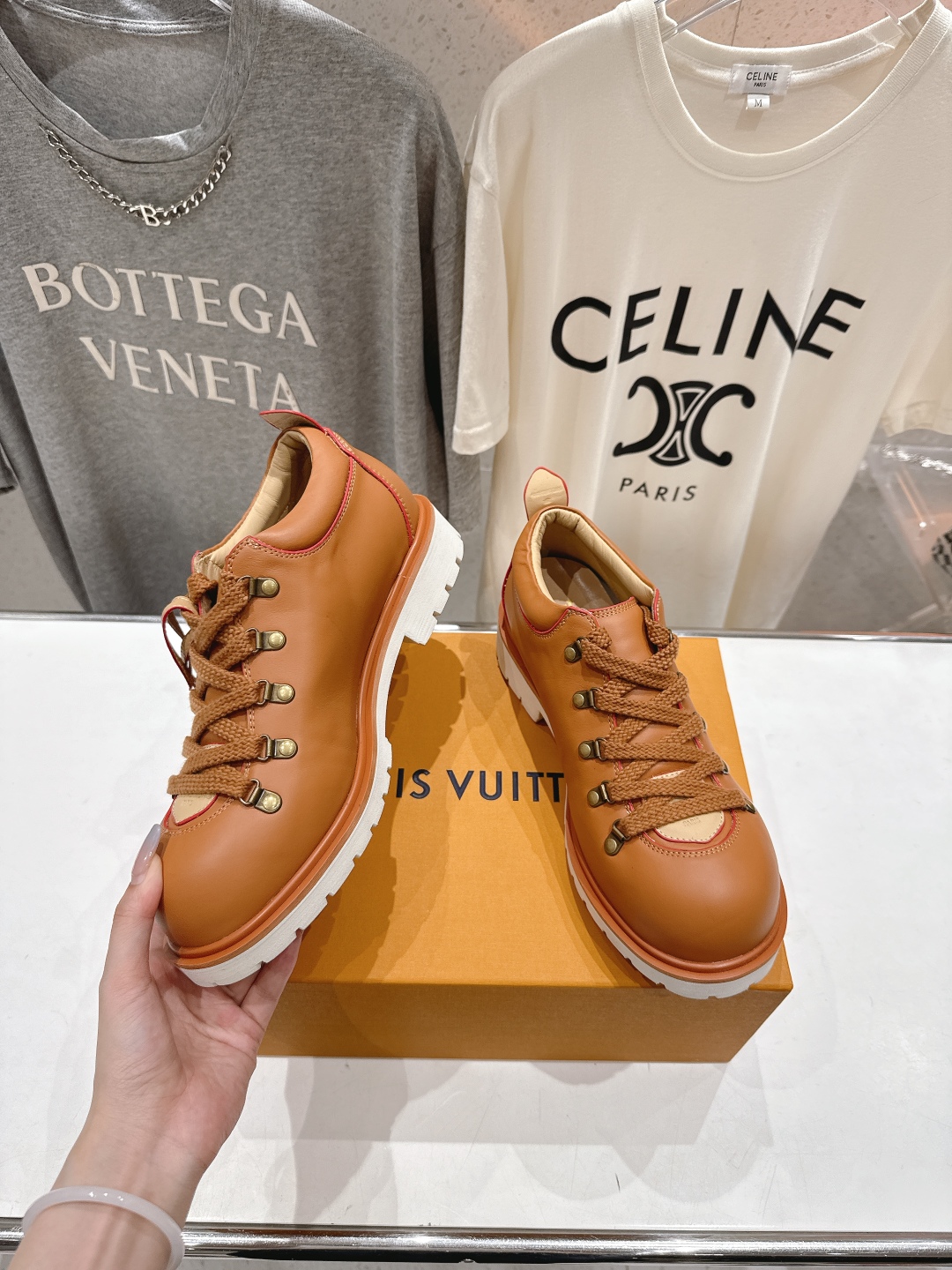 高版本出厂
  LOUIS VUITTON  ss25 LV驴牌春夏新款厚底系带大头鞋休闲鞋乐福鞋
本款