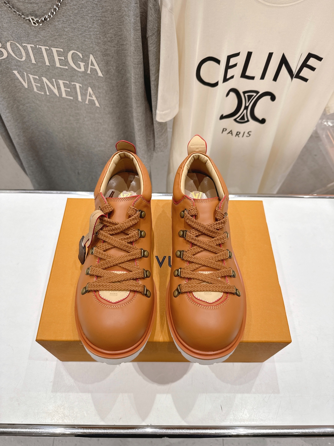 高版本出厂
  LOUIS VUITTON  ss25 LV驴牌春夏新款厚底系带大头鞋休闲鞋乐福鞋
本款
