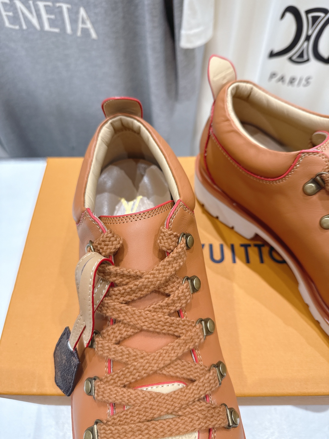 高版本出厂
  LOUIS VUITTON  ss25 LV驴牌春夏新款厚底系带大头鞋休闲鞋乐福鞋
本款